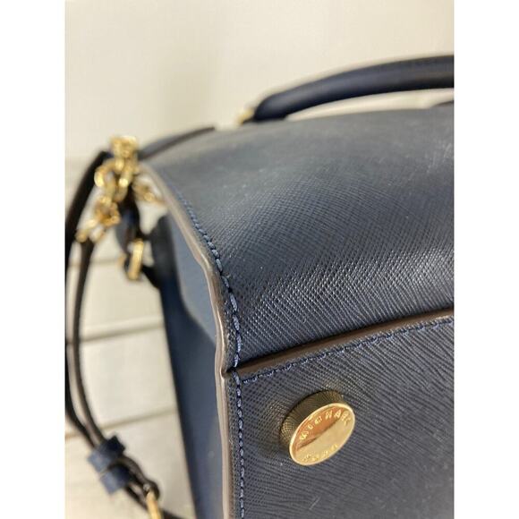 MICHAEL KORS, LARGE NAVY SAFFIANO LEATHER CROSSBODY BAG - Picture 10 of 16